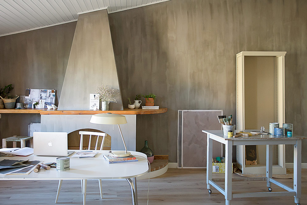 reportatge fotografic article revista El Mueble oficines centrals Crea Decora Recicla pintura Chalk Paint